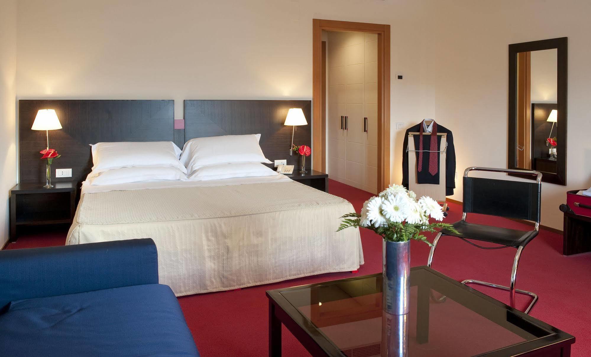 Park Hotel Centro Congressi Potenza Dış mekan fotoğraf
